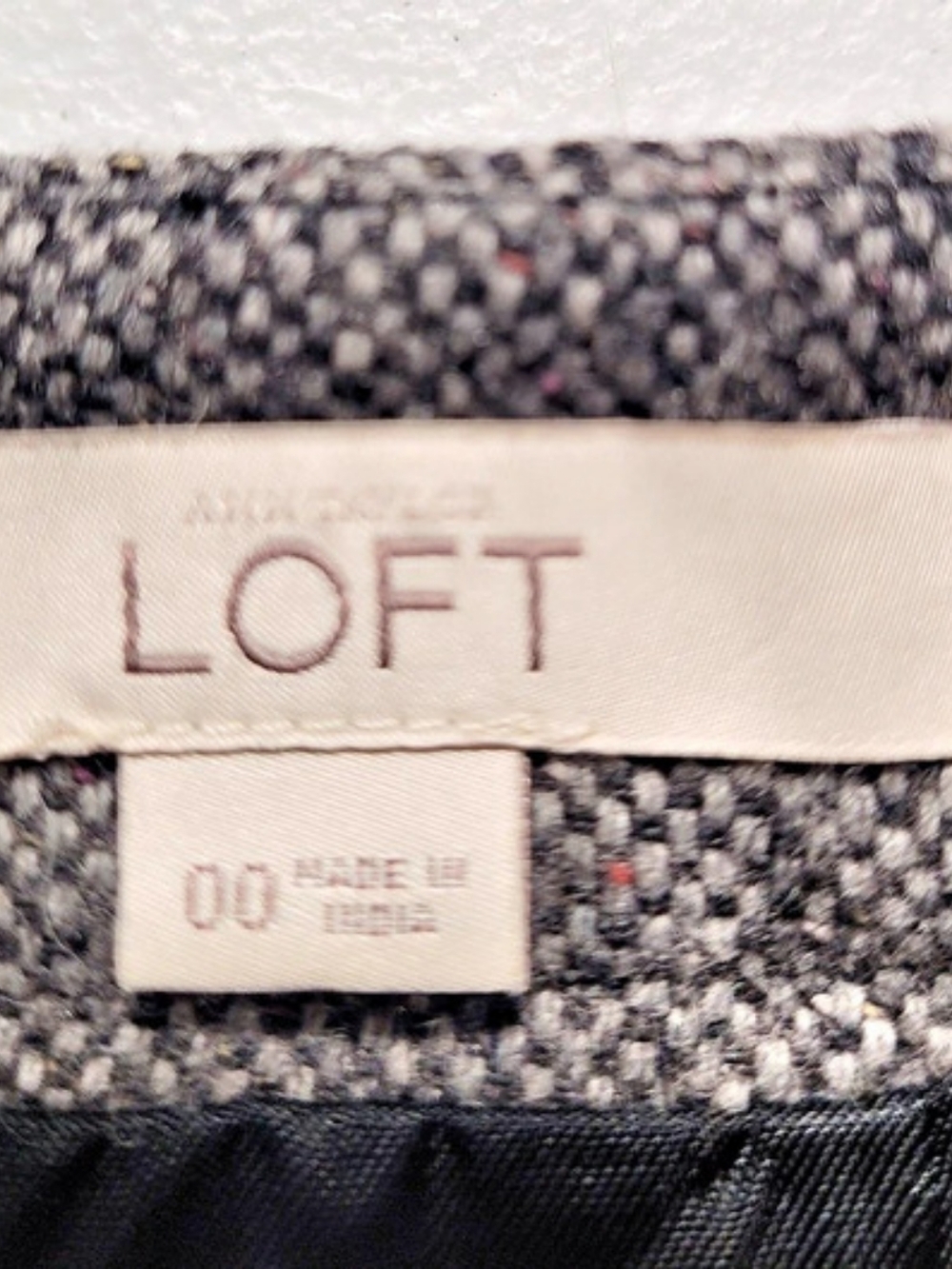 LOFT Tweed Button Tab Mini Skirt Gray Size 00 - Picture 3 of 3